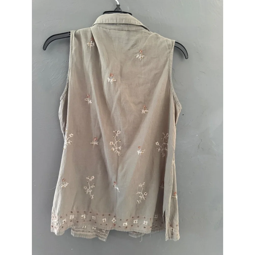 White Stag Vintage Cottage Olive Green‎ Floral Embroidered Sleeveless Button Top